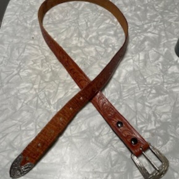 VINTAGE Women's Brown Tooled Leather Belt with Silver Tip & Buckle - Picture 3 of 5